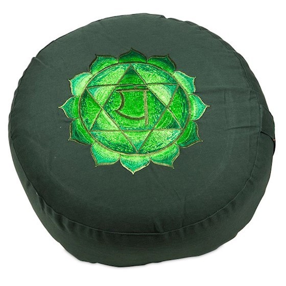 Meditationskissen grün rund bestickt mit Herzchakra